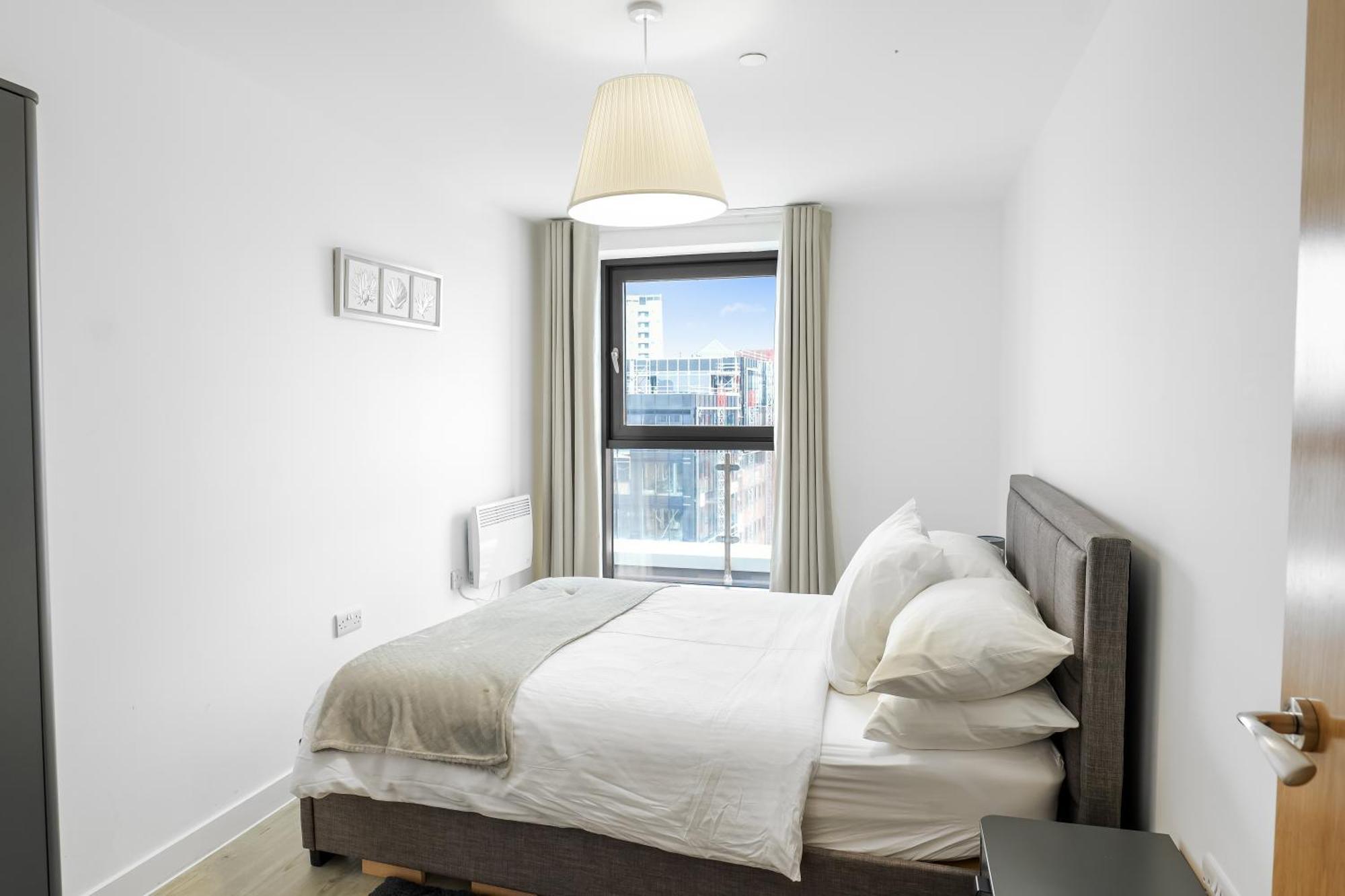 High Rise 2 Bedroom & 2 Bath Apartment With Parking, Balcony & Amazing View Манчестър Екстериор снимка